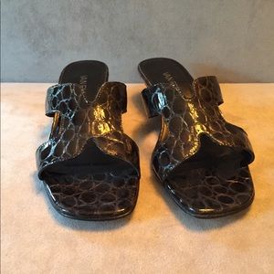Black patent leather, size 9. Like new, by Van Eli
